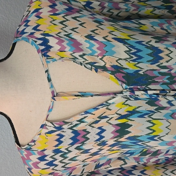 KARINA GRIMALDI Silk Blouse V Neck Chevron Multicolor Pattern Sz Large - Picture 2 of 11